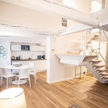 Grand Duchi D'aosta Trieszt