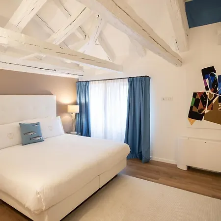 Grand Duchi D'aosta Trieszt